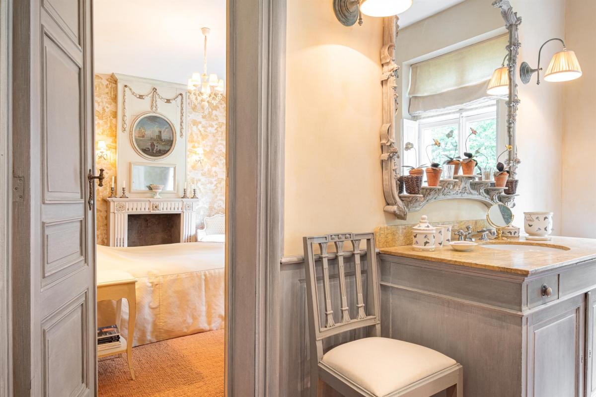 Château édifié en 1756 sur un terrain de 5.9 hectares