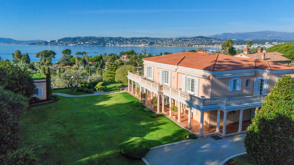CAP D'ANTIBES - VILLA BELLA VISTA À VENDRE
