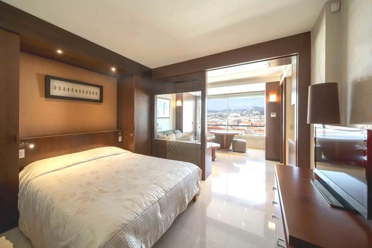 Cannes Croisette Appartement d'exception vue mer à vendre