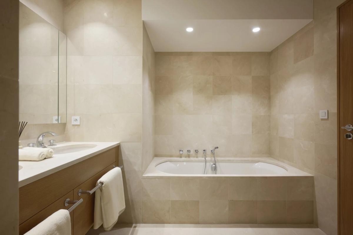 Cannes Croisette - Appartement 3 pièces rénové vue mer à vendre