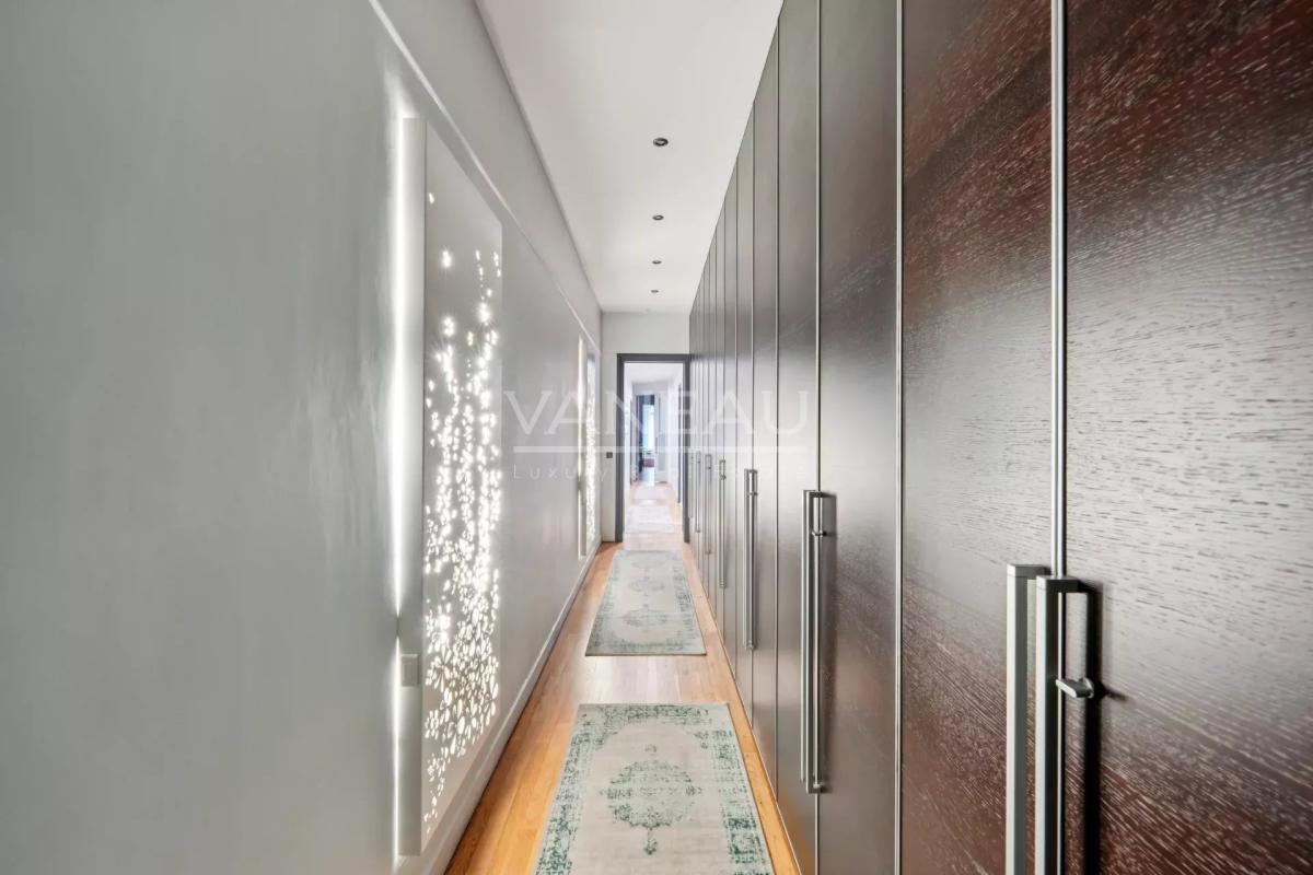 Paris XVIe - Muette - Appartement cinq chambres rénové.