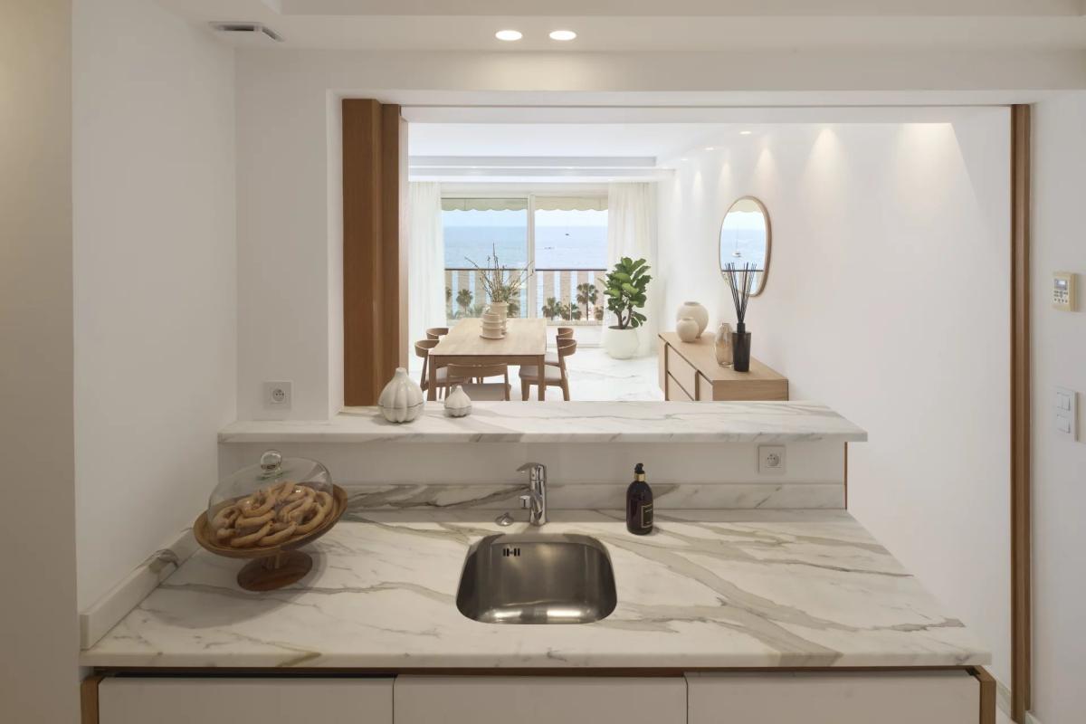 Cannes Croisette - Appartement 3 pièces rénové vue mer à vendre