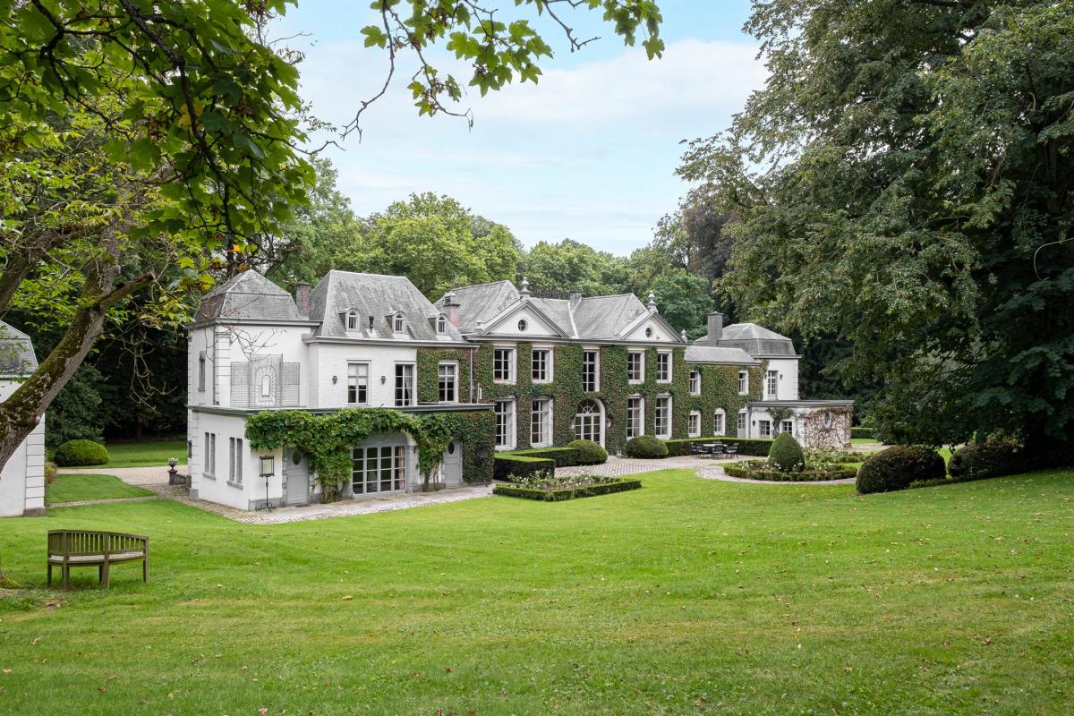 Château édifié en 1756 sur un terrain de 5.9 hectares