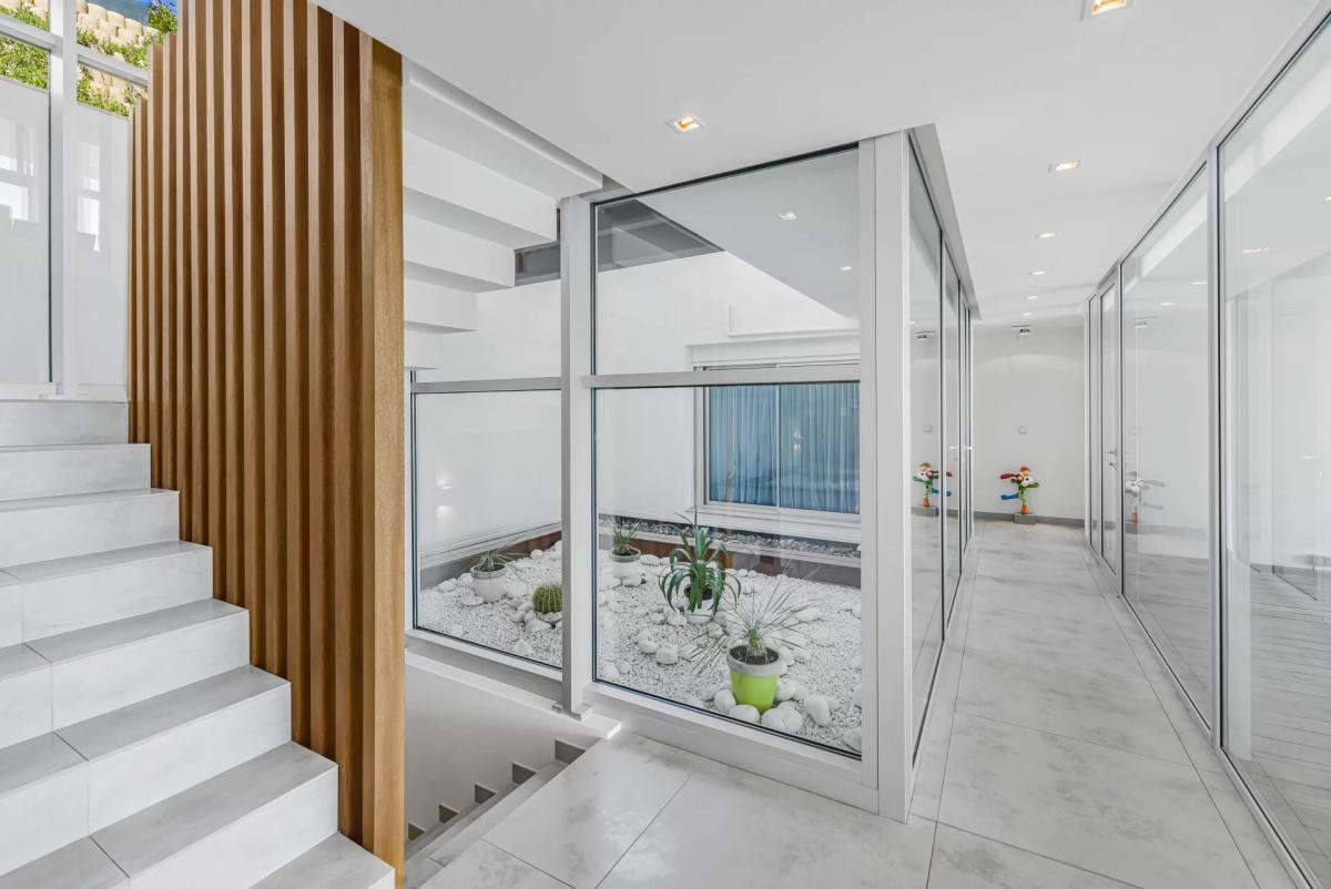 SUPER CANNES  VILLA CONTEMPORAINE VUE MER A VENDRE