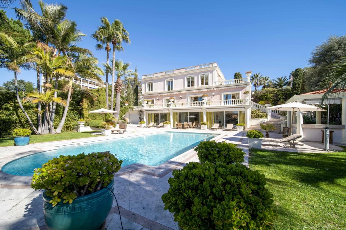 Cap d'Antibes, magnifique demeure de style Belle Epoque à vendre