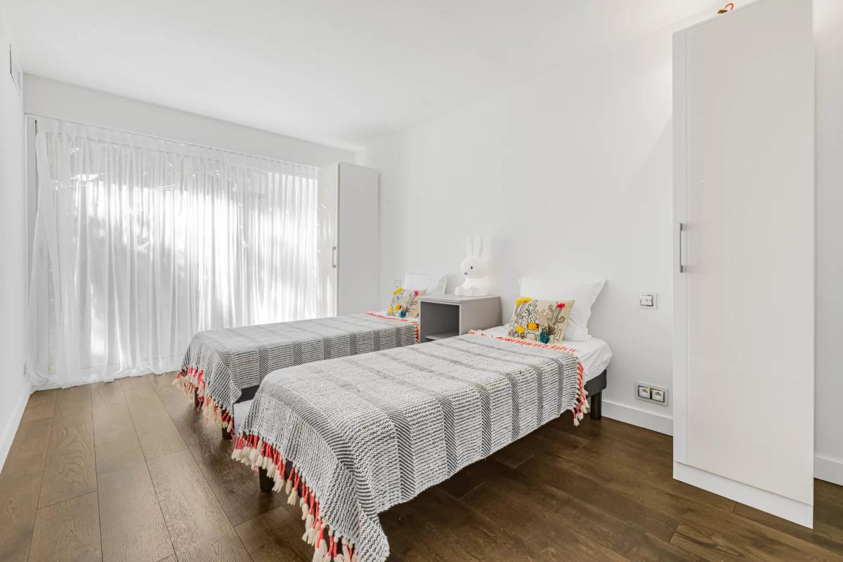 SUPER CANNES  VILLA CONTEMPORAINE VUE MER A VENDRE