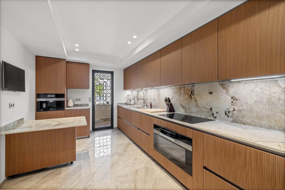 Cannes Croisette Appartement 6 pièces vue mer à vendre