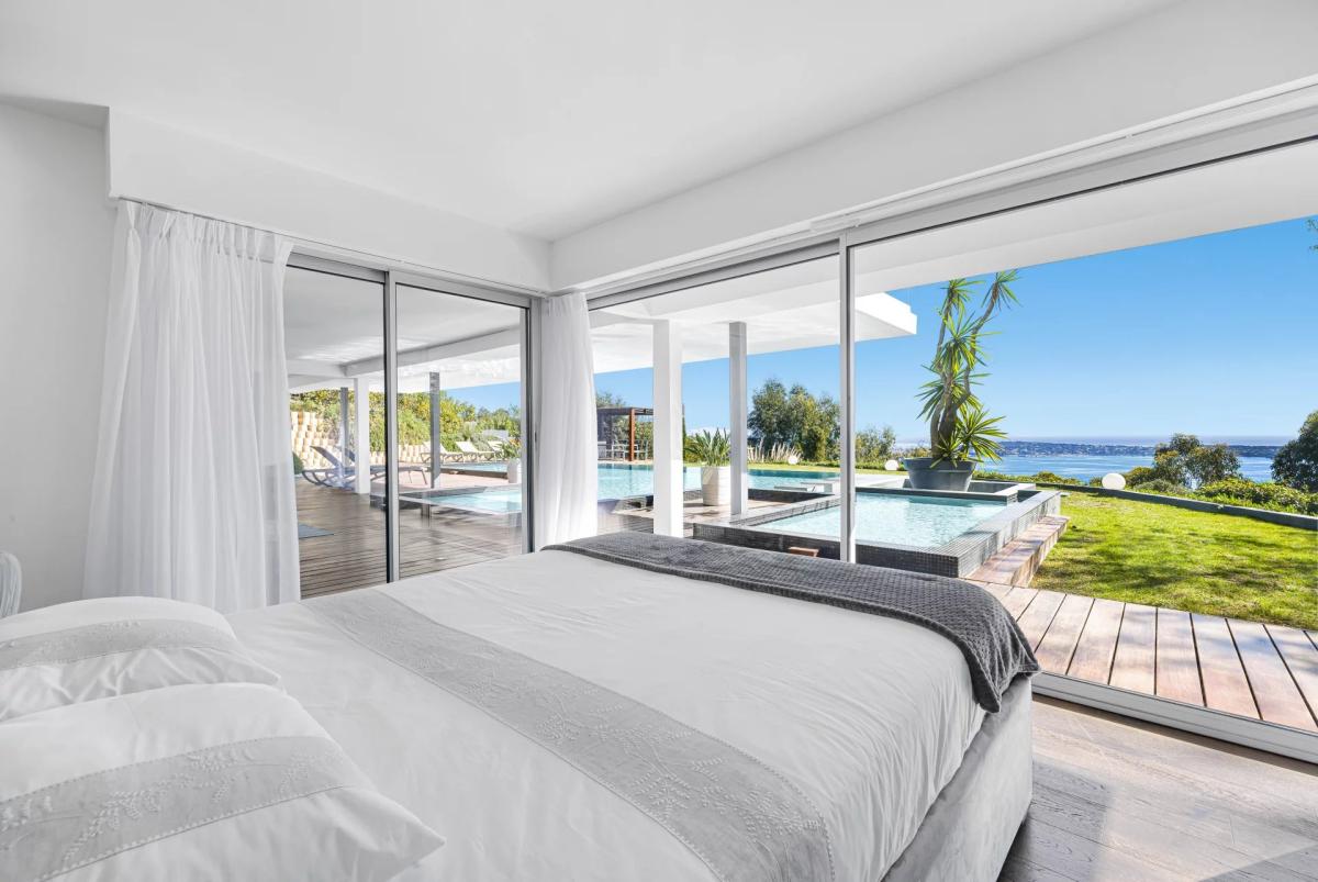 SUPER CANNES  VILLA CONTEMPORAINE VUE MER A VENDRE