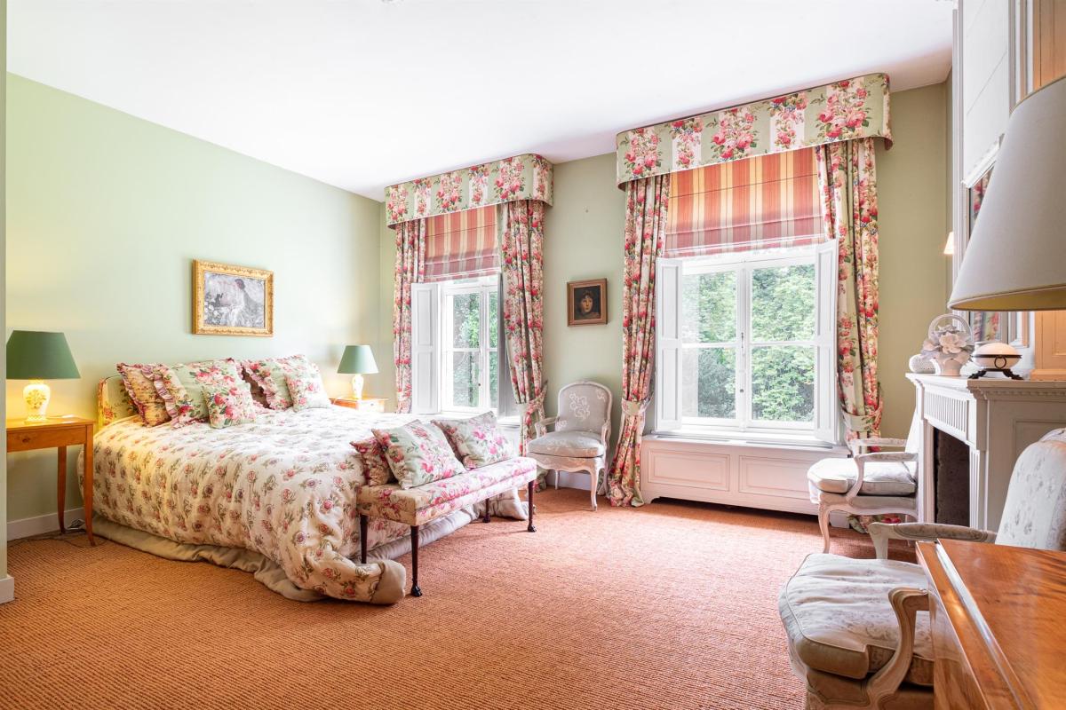 Château édifié en 1756 sur un terrain de 5.9 hectares