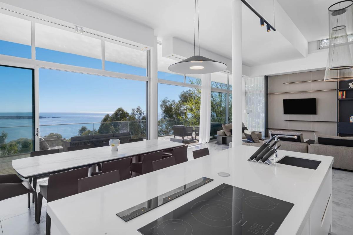 SUPER CANNES  VILLA CONTEMPORAINE VUE MER A VENDRE