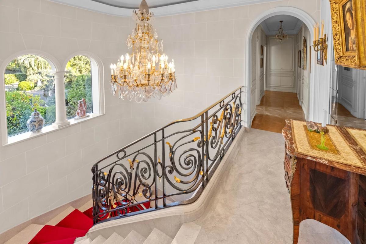 CAP D'ANTIBES - VILLA BELLA VISTA À VENDRE