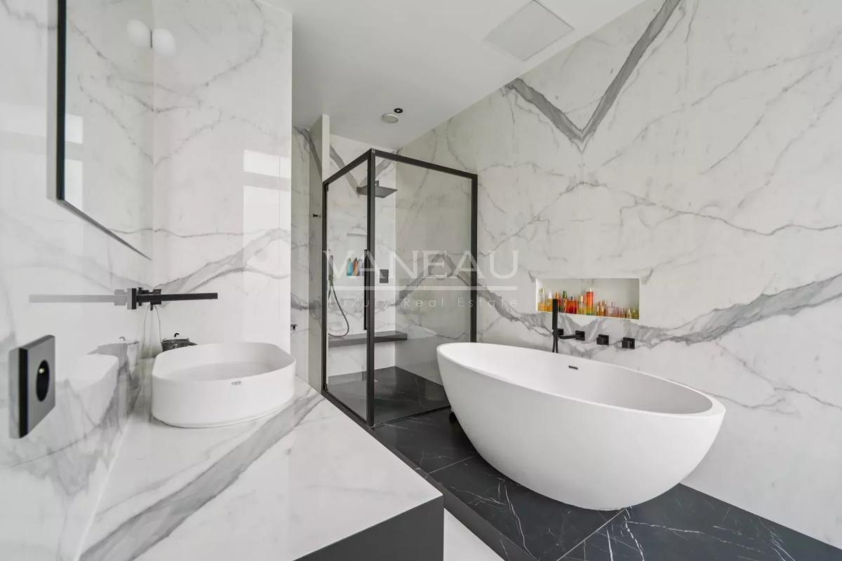 Paris XVIe - Muette - Appartement cinq chambres rénové.