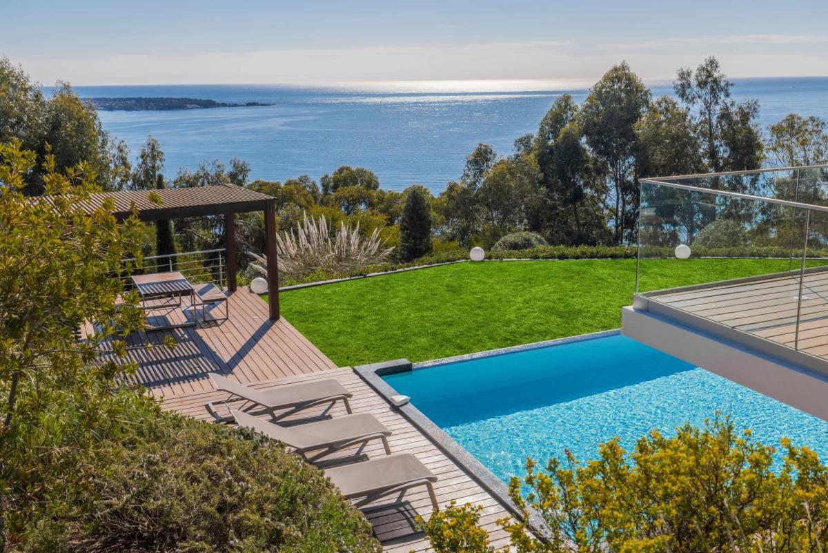 SUPER CANNES  VILLA CONTEMPORAINE VUE MER A VENDRE