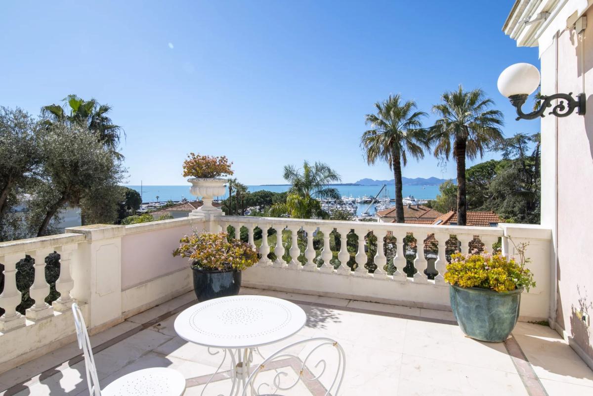 Cap d'Antibes, magnifique demeure de style Belle Epoque à vendre