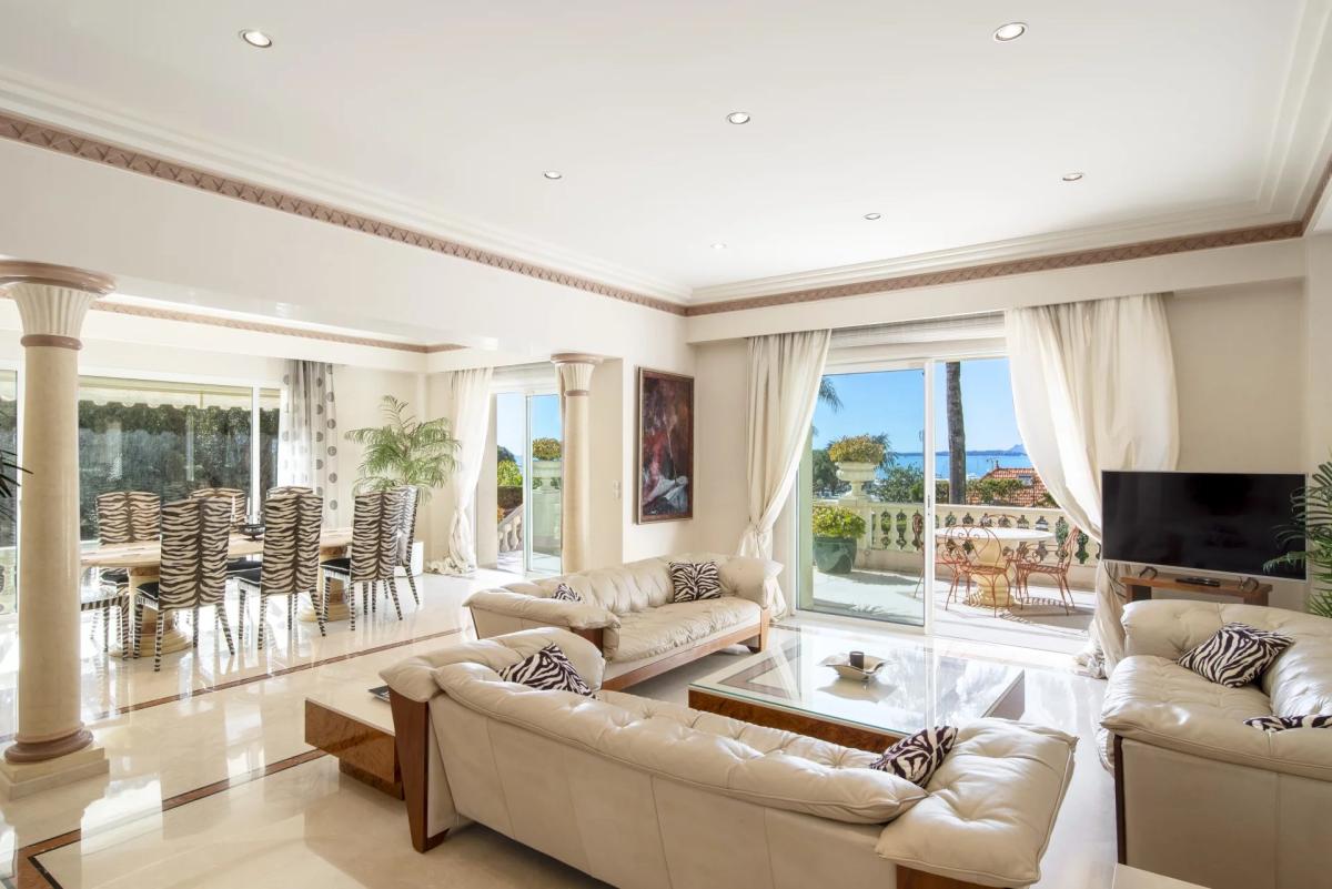 Cap d'Antibes, magnifique demeure de style Belle Epoque à vendre