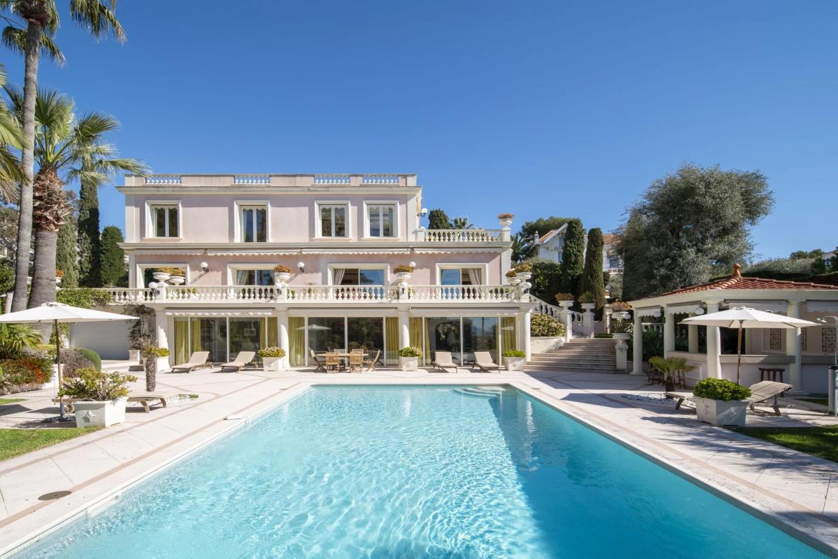 Cap d'Antibes, magnifique demeure de style Belle Epoque à vendre