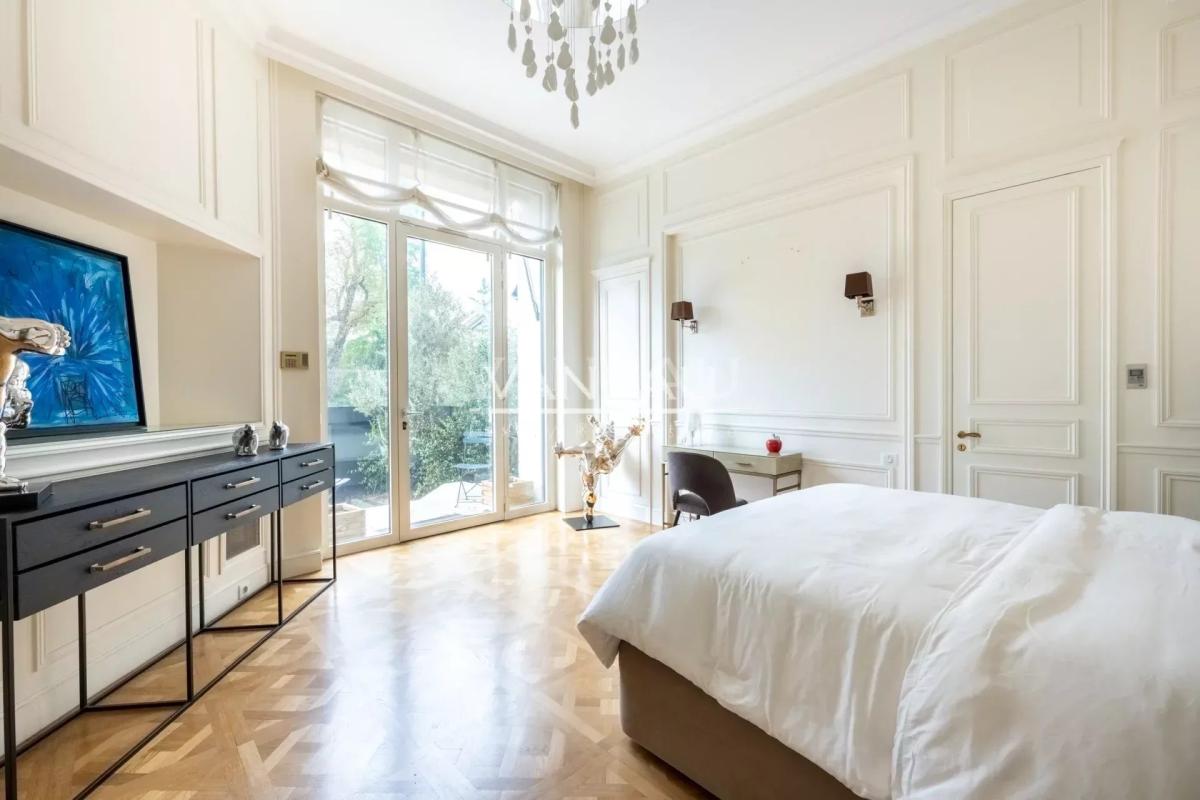 Paris XVIe - OCDE - Superbe duplex familial et de réception avec