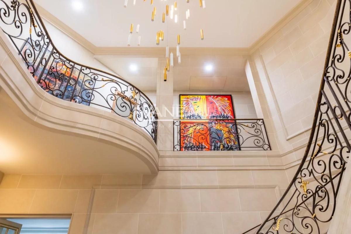 Paris XVIe - OCDE - Superbe duplex familial et de réception avec