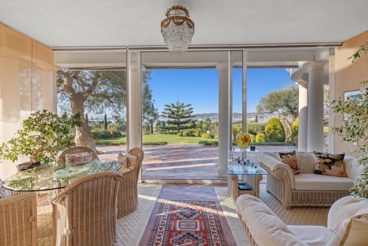 CAP D'ANTIBES - VILLA BELLA VISTA À VENDRE