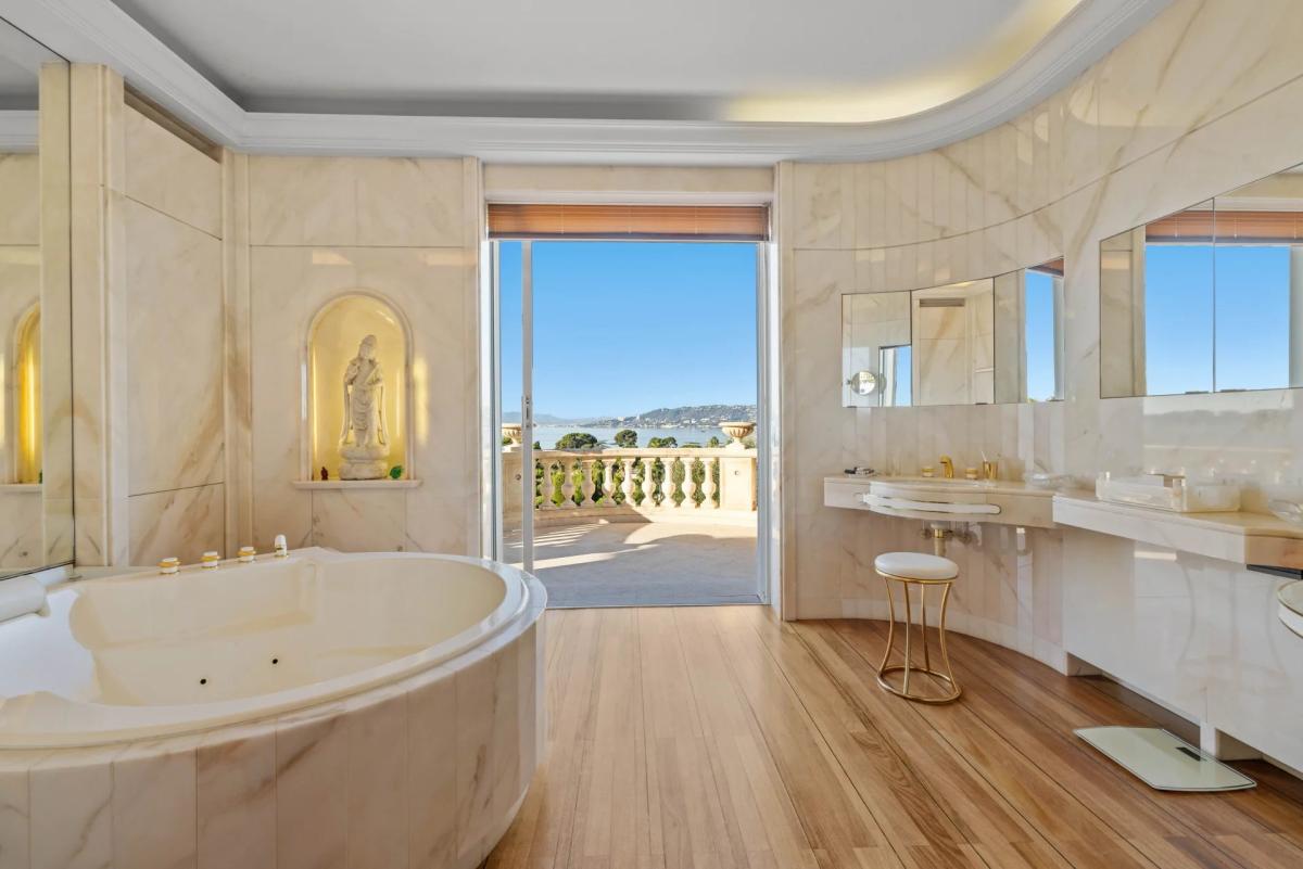 CAP D'ANTIBES - VILLA BELLA VISTA À VENDRE