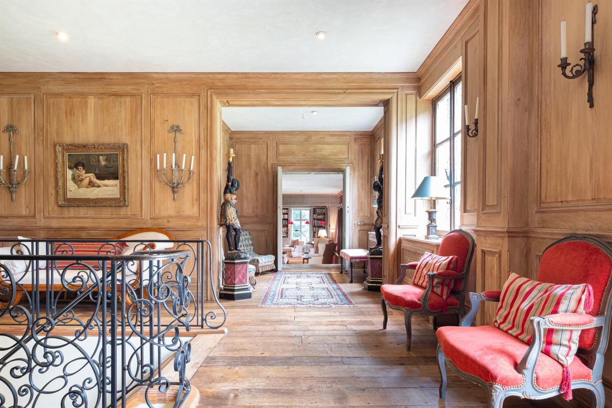 Château édifié en 1756 sur un terrain de 5.9 hectares