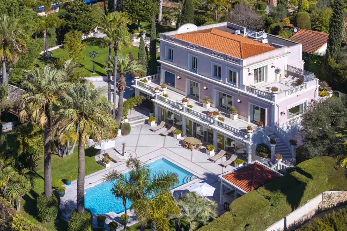 Cap d'Antibes, magnifique demeure de style Belle Epoque à vendre