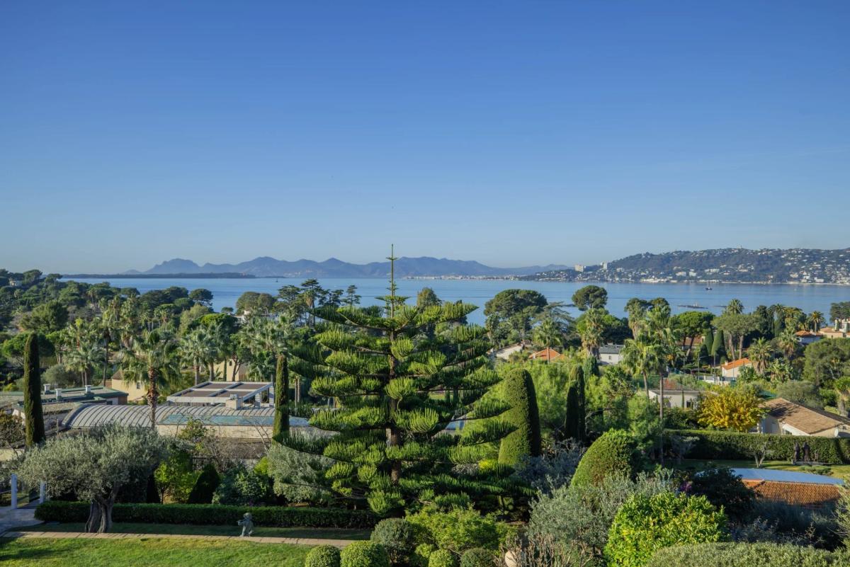 CAP D'ANTIBES - VILLA BELLA VISTA À VENDRE