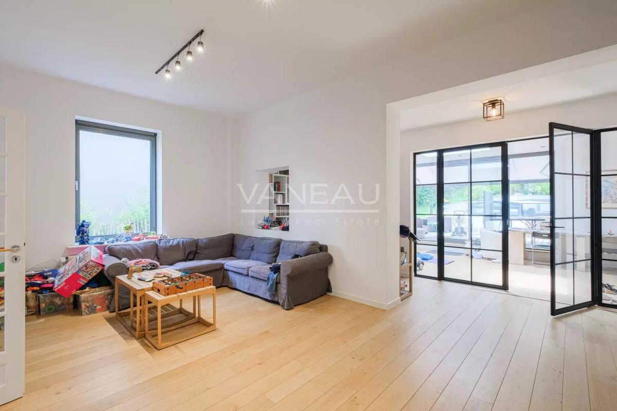 SPLENDIDE VILLA NEUVE DE ± 690 M² BRUTS AVEC JARDIN & PISCINE