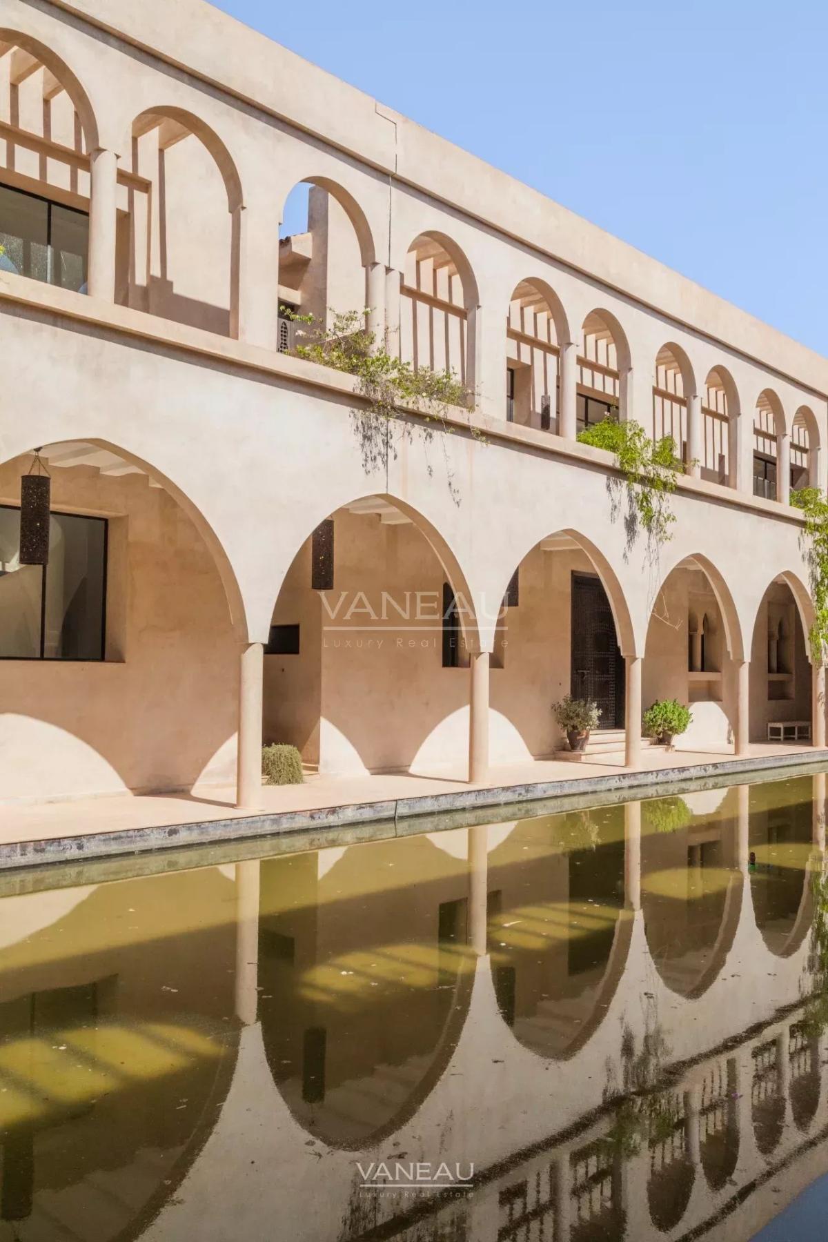 PALAIS À VENDRE AU COEUR DE LA PALMERAIE DE MARRAKECH
