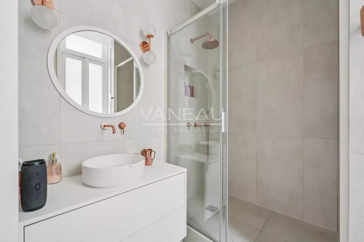 Paris XVIe - Muette - Appartement cinq chambres rénové.