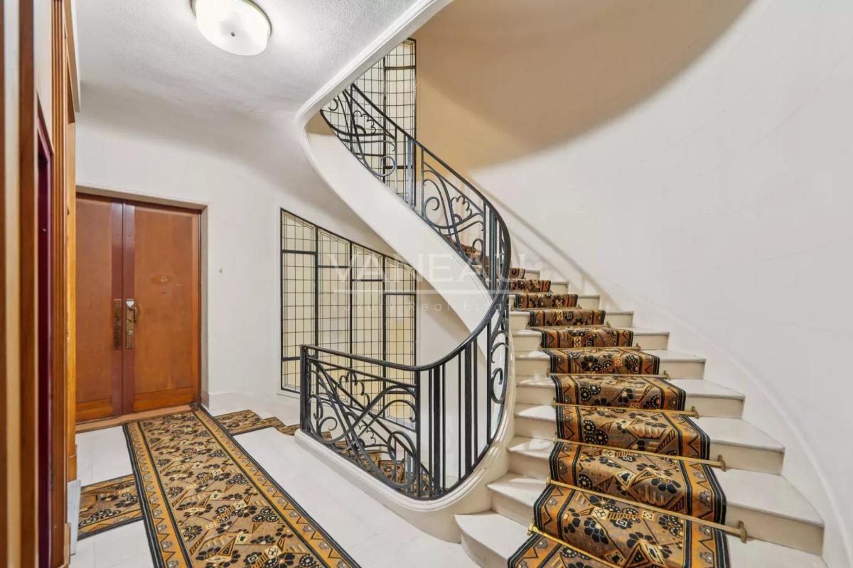 Paris XVIe - Muette - Appartement cinq chambres rénové.