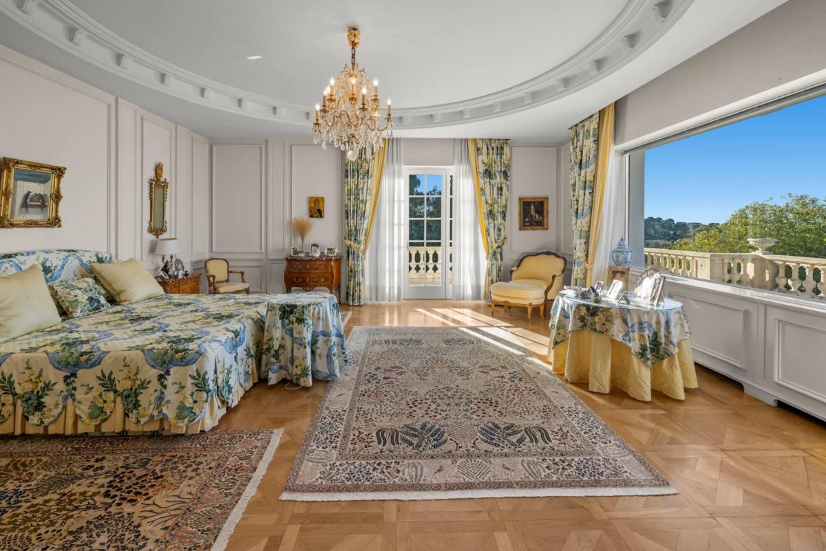 CAP D'ANTIBES - VILLA BELLA VISTA À VENDRE