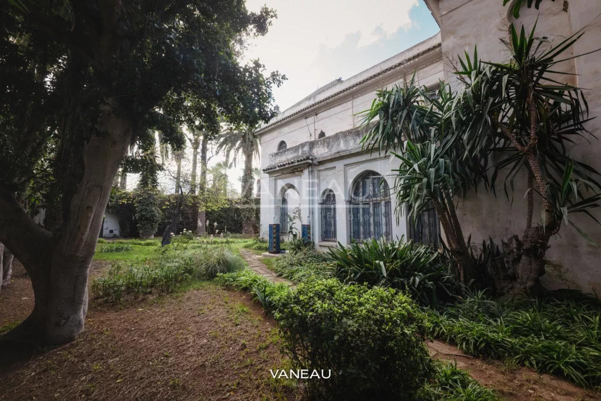 Villa Historique Classée - 470m² / 1273 m² - Mers Sultan, Casablanca