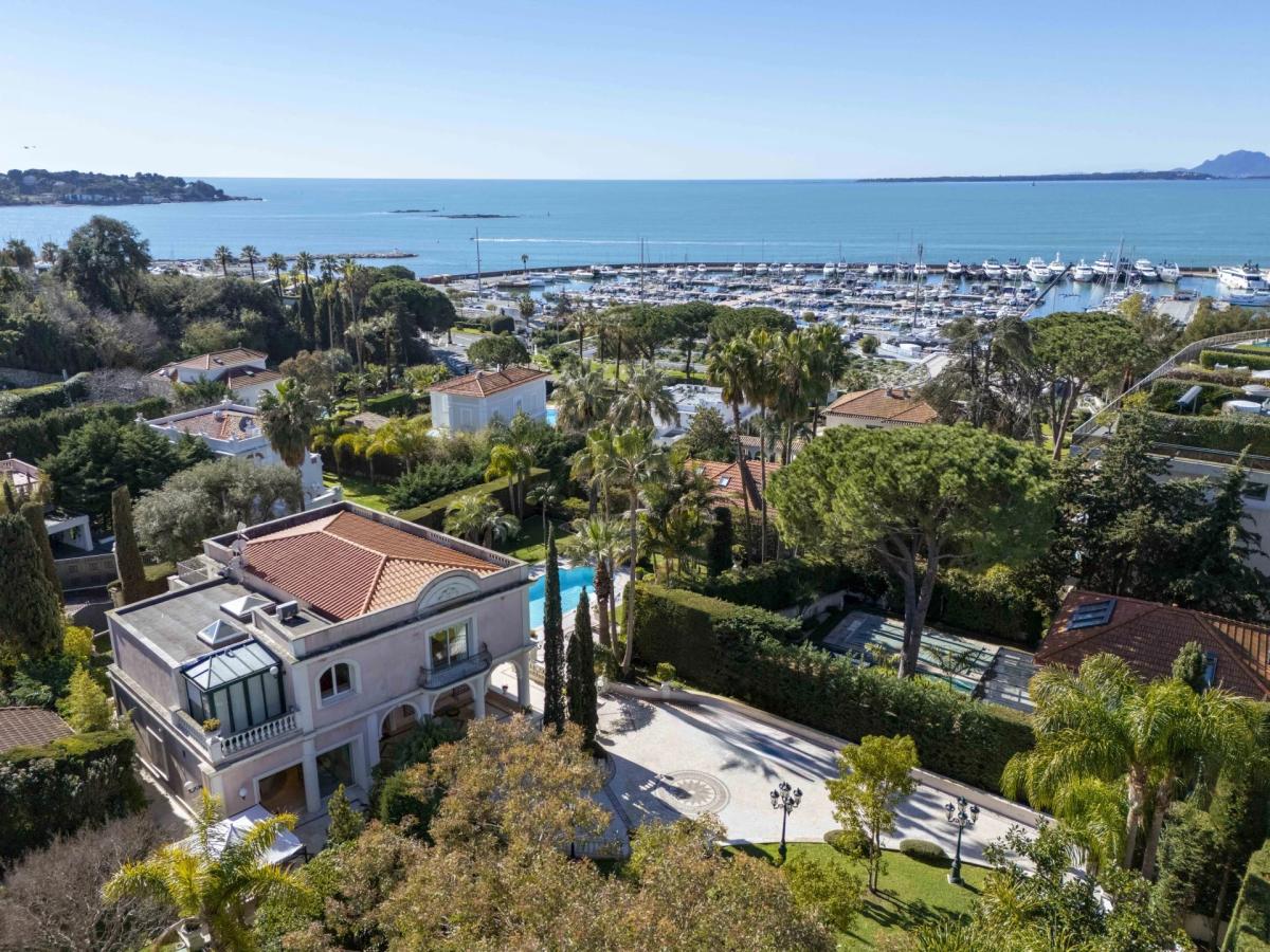 Cap d'Antibes, magnifique demeure de style Belle Epoque à vendre
