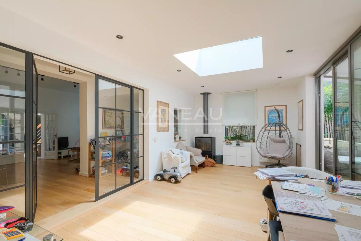 SPLENDIDE VILLA NEUVE DE ± 690 M² BRUTS AVEC JARDIN & PISCINE