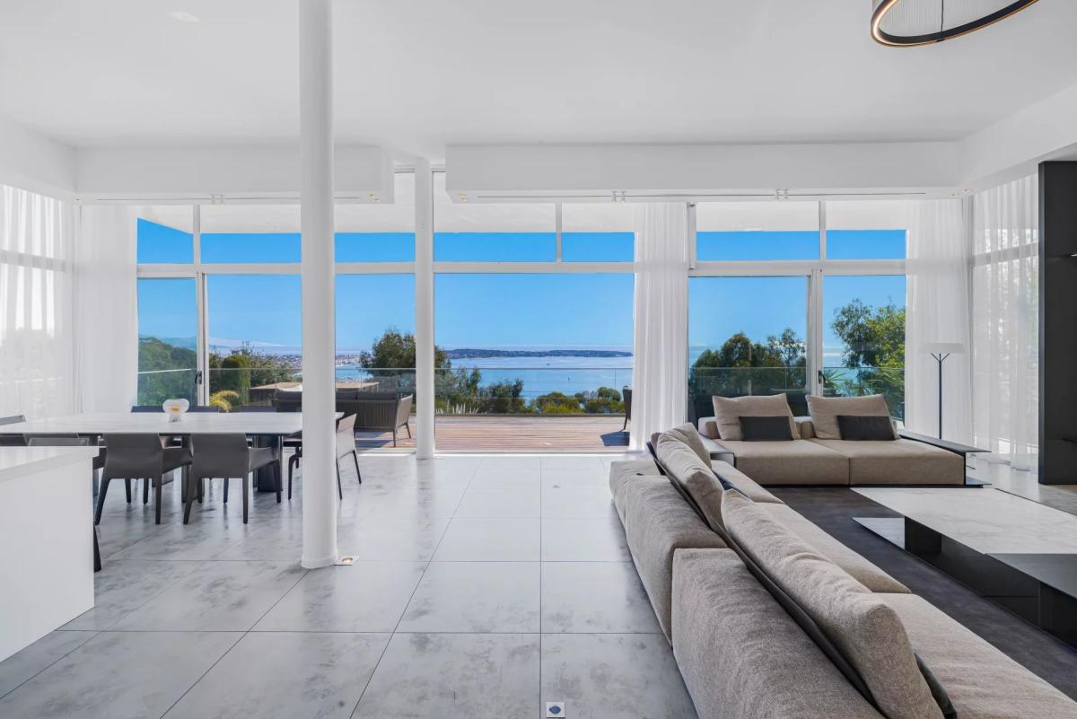 SUPER CANNES  VILLA CONTEMPORAINE VUE MER A VENDRE