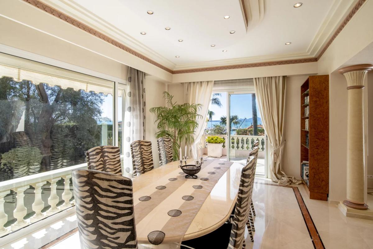 Cap d'Antibes, magnifique demeure de style Belle Epoque à vendre