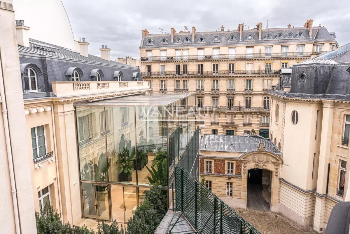 ***TRIANGLE D'OR / MONTAIGNE***