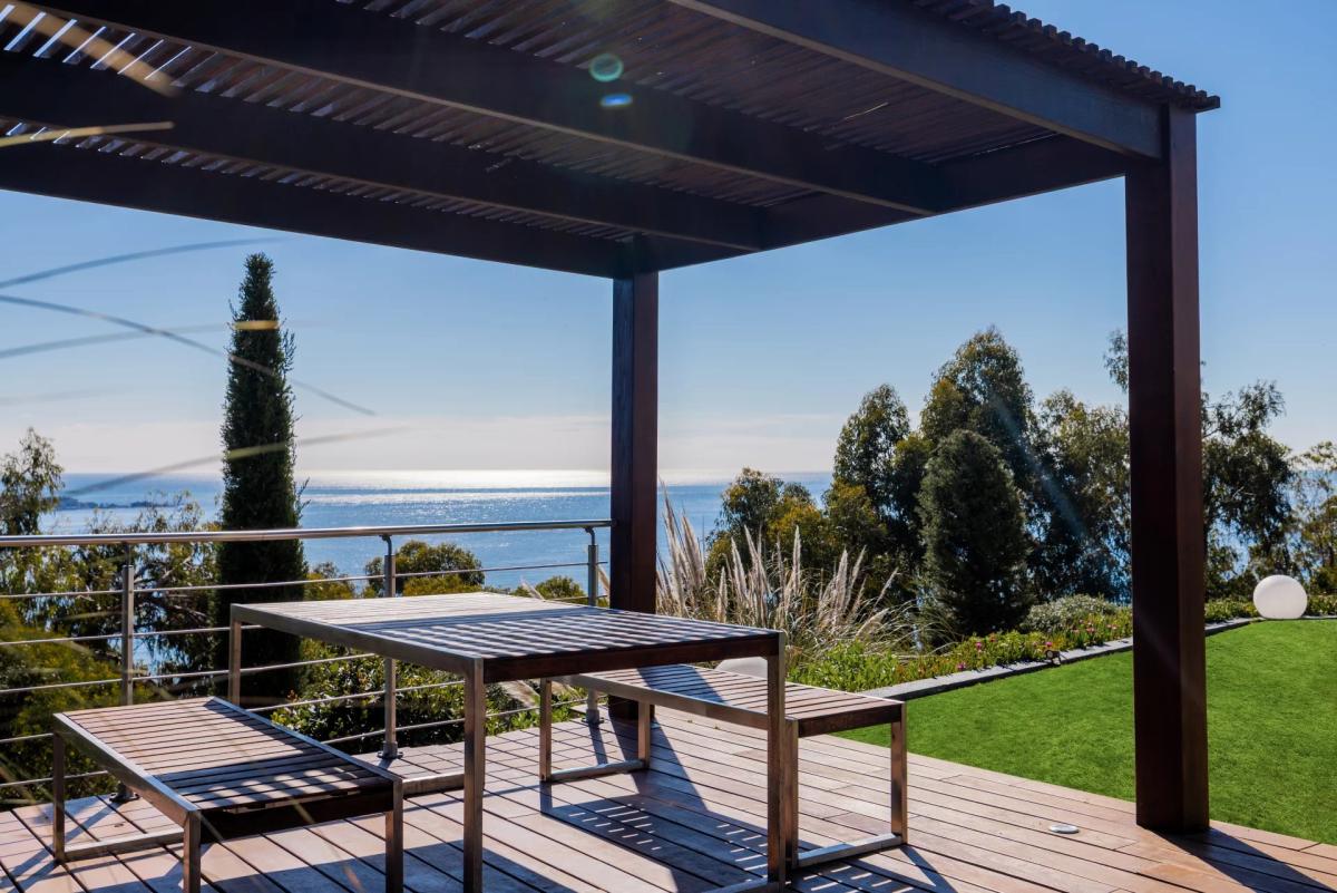 SUPER CANNES  VILLA CONTEMPORAINE VUE MER A VENDRE