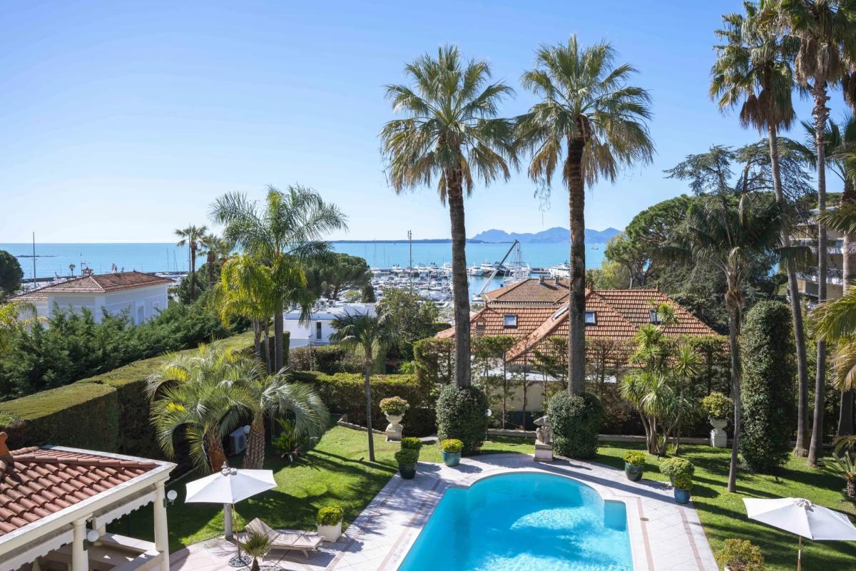 Cap d'Antibes, magnifique demeure de style Belle Epoque à vendre
