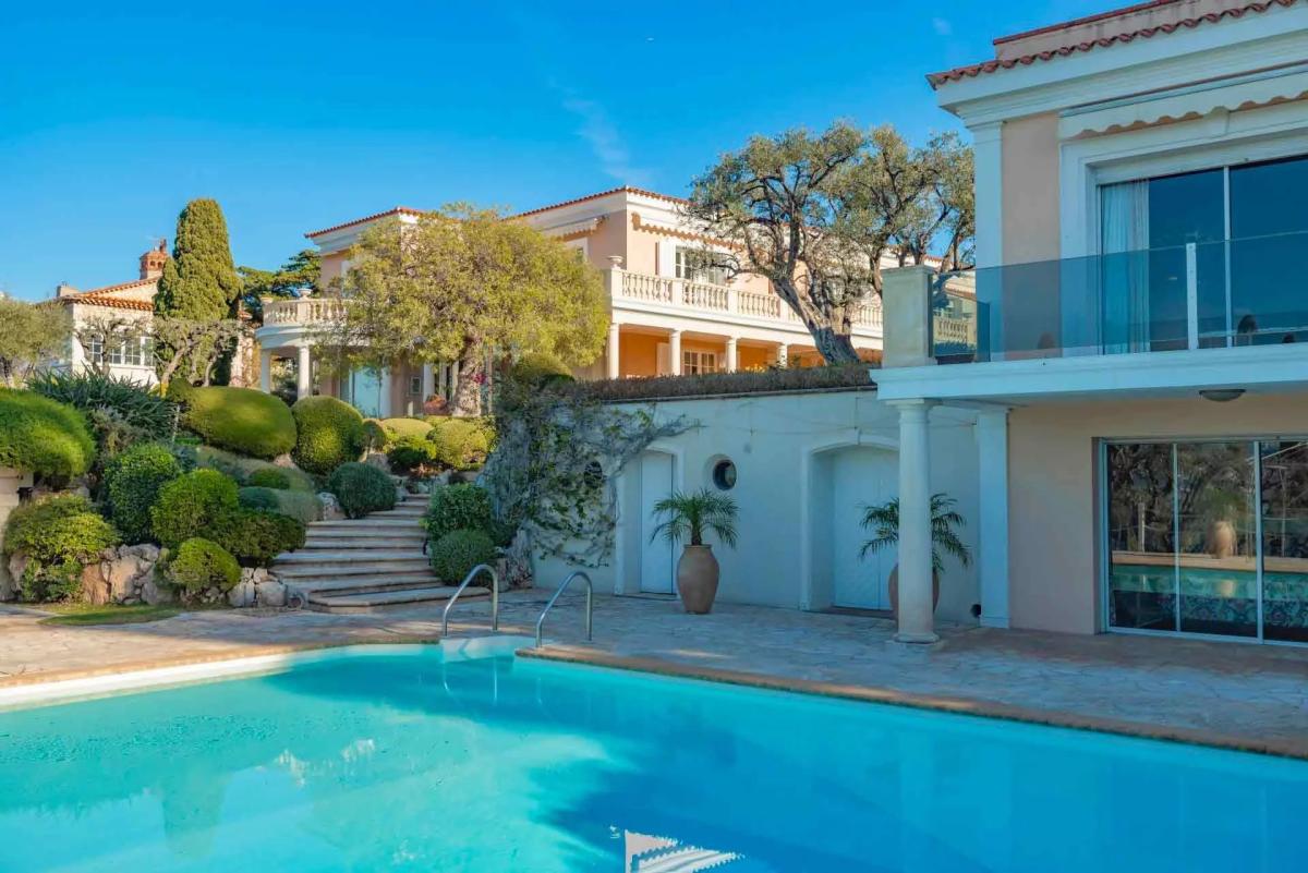 CAP D'ANTIBES - VILLA BELLA VISTA À VENDRE
