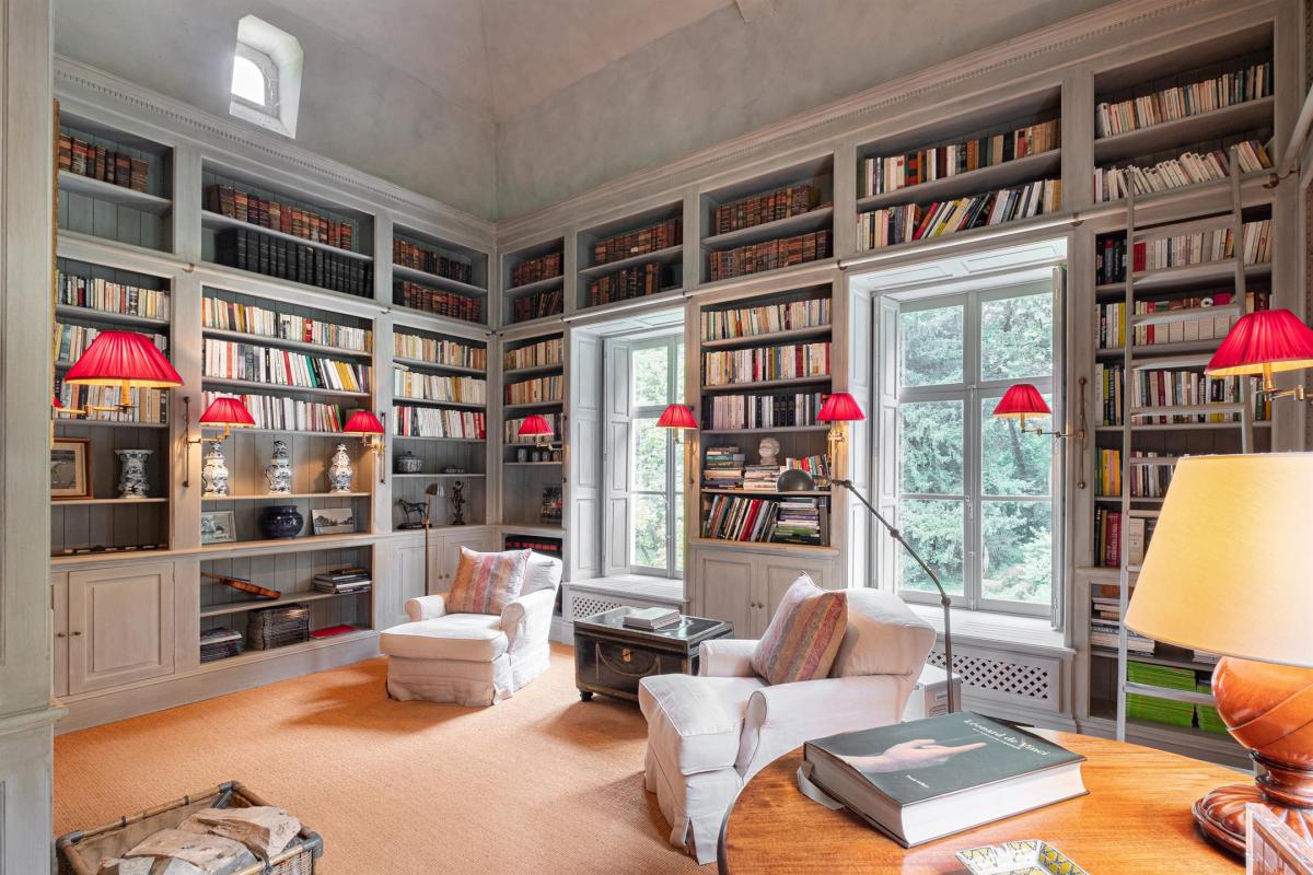 Château édifié en 1756 sur un terrain de 5.9 hectares