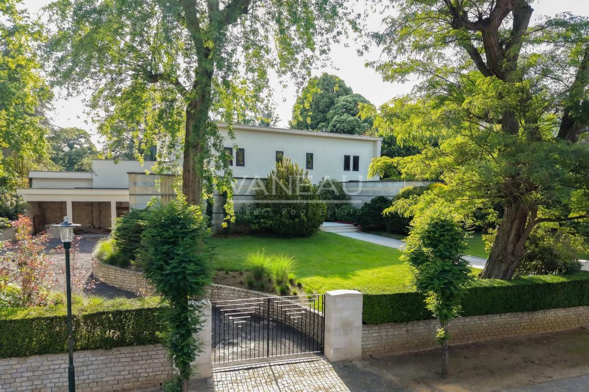 MAGNIFIQUE DEMEURE MODERNISTE DE 615M²