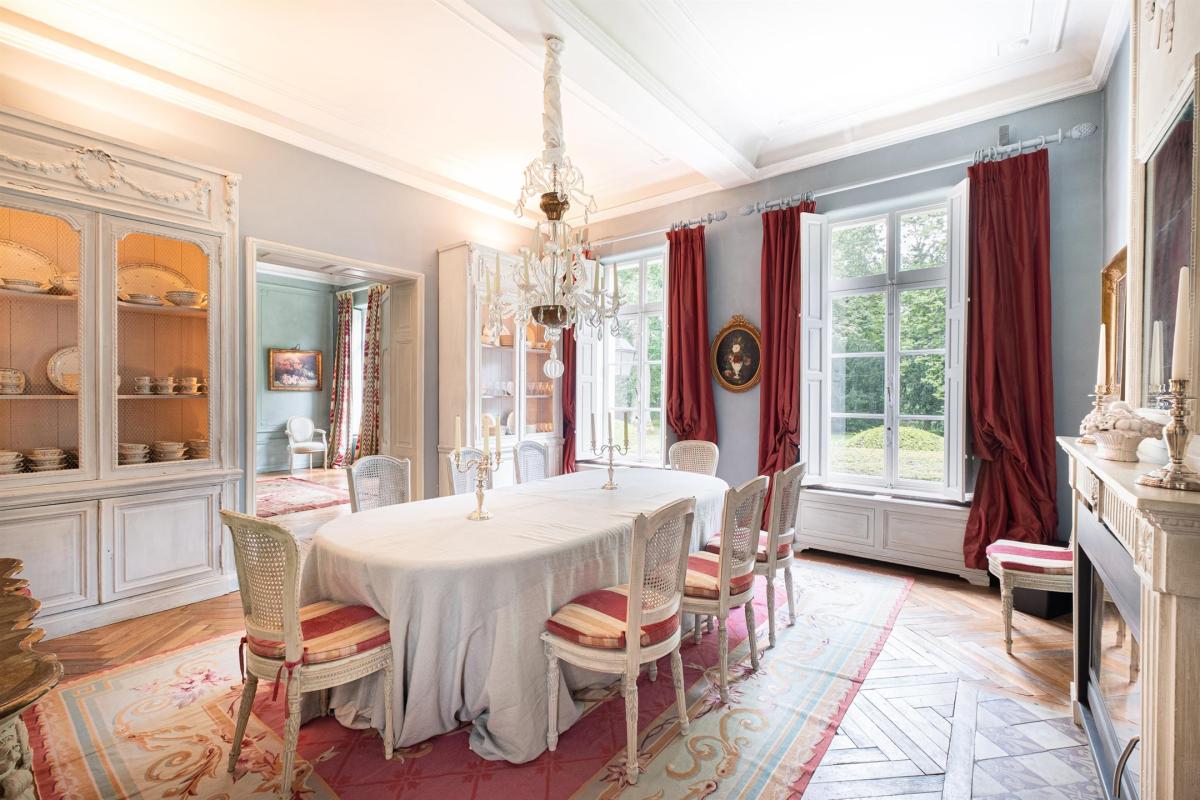 Château édifié en 1756 sur un terrain de 5.9 hectares