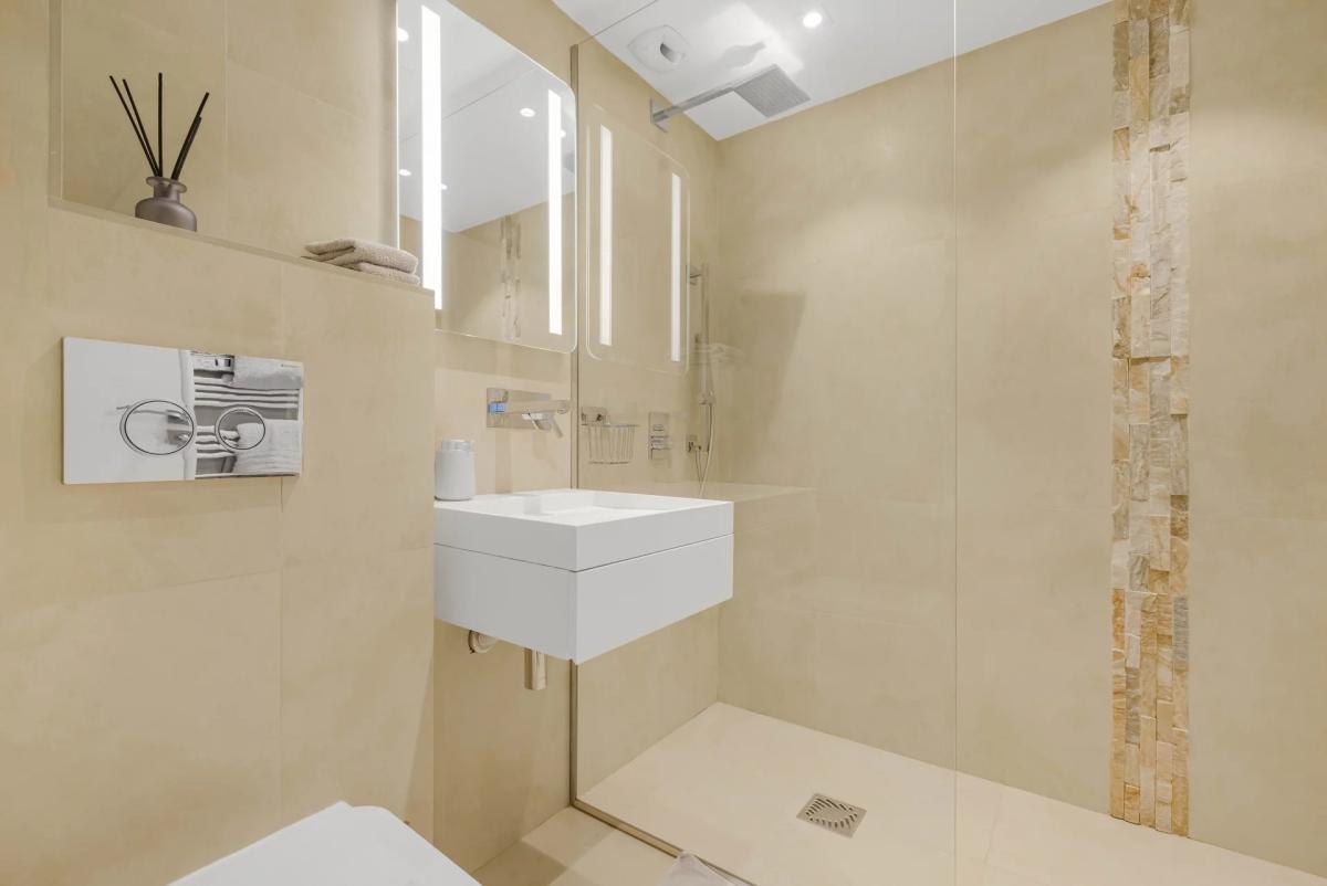 SUPER CANNES  VILLA CONTEMPORAINE VUE MER A VENDRE