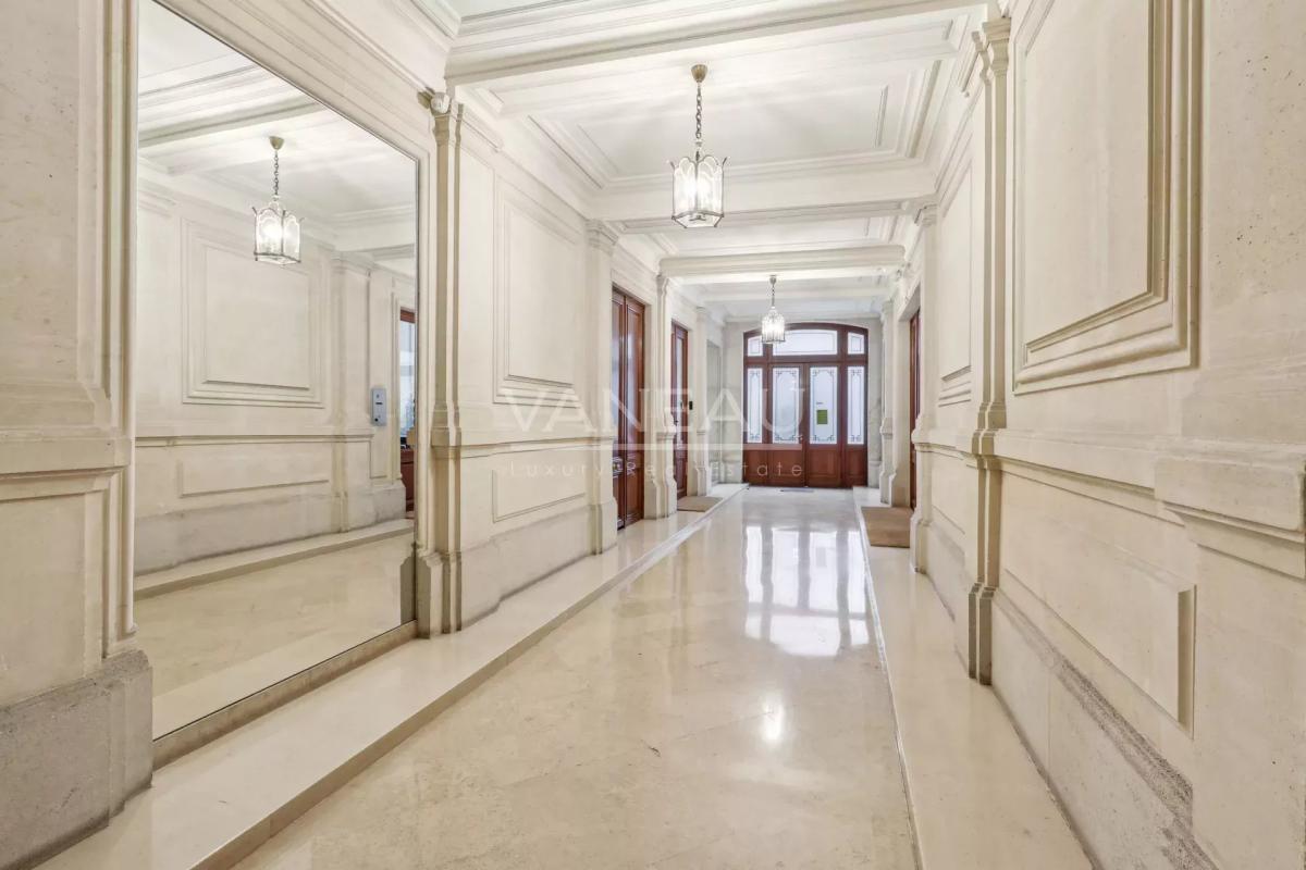 PARIS VIIIe - Triangle d'Or - Magnifique appartement familial et